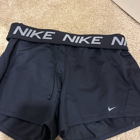 Nike athletic shorts black - Picture 2 of 3